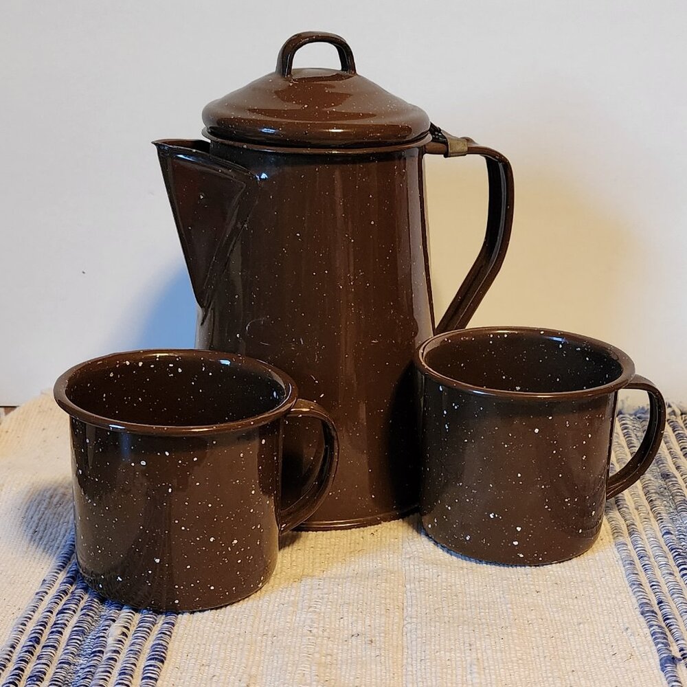 Vintage Enamel Coffee Pot/Mugs